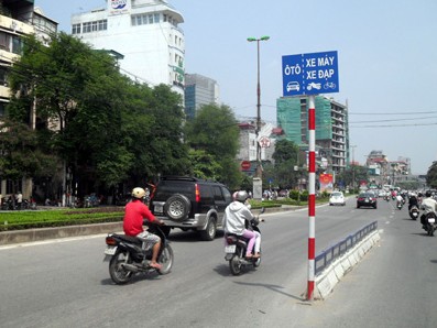 Tiếp tục phân làn đường, hạn chế phương tiện cá nhân Tiếp tục phân làn đường, hạn chế phương tiện cá nhân