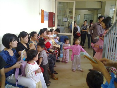 Nhiều gia đình phải trả phí Nhiều gia đình phải trả phí