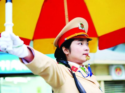 CSGT bụng phệ, thô lỗ không được ra đường CSGT bụng phệ, thô lỗ không được ra đường