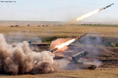 Cận cảnh TOS-1 Buratino khai hỏa Cận cảnh TOS-1 Buratino khai hỏa