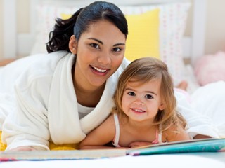 Bé gái 4 tuổi hỏi mẹ 390 câu mỗi ngày Bé gái 4 tuổi hỏi mẹ 390 câu mỗi ngày
