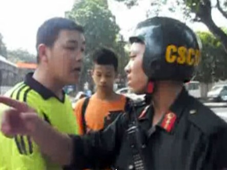 Vi phạm giao thông, xưng công chức Bộ Vi phạm giao thông, xưng công chức Bộ