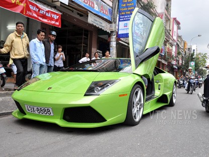Lamborghini màu và biển 'độc' xuất hiện tại VN Lamborghini màu và biển 'độc' xuất hiện tại VN