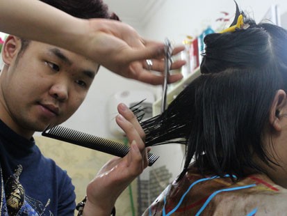 Ông chủ 9X khiếm thính của cửa hàng tóc Ông chủ 9X khiếm thính của cửa hàng tóc