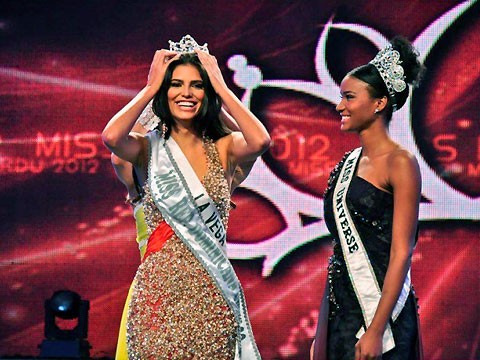 Đương kim Miss Universe ủng hộ người chuyển giới Đương kim Miss Universe ủng hộ người chuyển giới