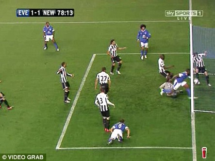 Premier League sẽ áp dụng công nghệ goal-line từ mùa sau Premier League sẽ áp dụng công nghệ goal-line từ mùa sau