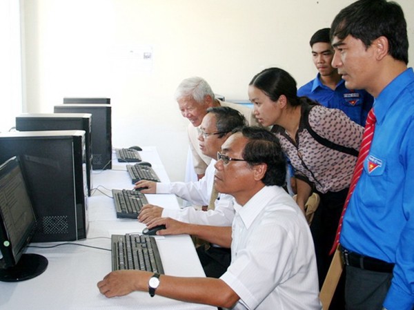 Phát động thi 'Tìm hiểu lịch sử quan hệ đặc biệt Việt Nam - Lào, Lào - Việt Nam' Đến 2015, phấn đấu đầu tư sang Lào 7 tỷ USD