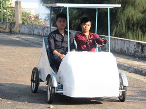 SV Việt chế ôtô chạy năng lượng mặt trời SV Việt chế ôtô chạy năng lượng mặt trời