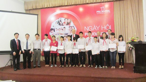 Chung tay giúp học sinh nghèo Chung tay giúp học sinh nghèo