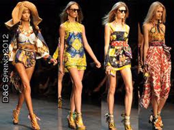 Mùa xuân cuối cùng của chiếc áo đầm và quần jeans D&G Sô diễn cuối cùng của D&G