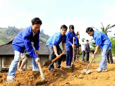 Khởi công nhà nhân ái Khởi công nhà nhân ái