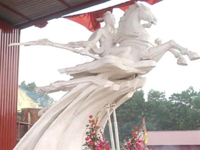 Phá mẫu tượng Thánh Dóng: 'Đã có ứng xử không văn hóa' Phá mẫu tượng Thánh Dóng: 'Đã có ứng xử không văn hóa'