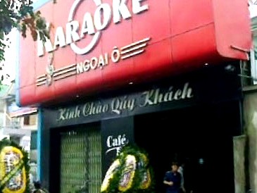 Bao vây quán karaoke, hạ sát ông chủ trước cửa Bao vây quán karaoke, hạ sát ông chủ trước cửa