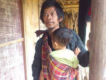Lạ lùng đàn ông vạm vỡ trông con, nội trợ cho vợ lên nương Lạ lùng đàn ông vạm vỡ trông con, nội trợ cho vợ lên nương
