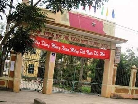Nữ sinh lớp 11 đánh nhau dữ dội là...đùa? Nữ sinh lớp 11 đánh nhau dữ dội là...đùa?