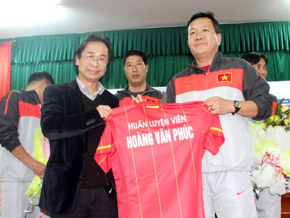 VFF giữ HLV Hoàng Văn Phúc VFF giữ HLV Hoàng Văn Phúc