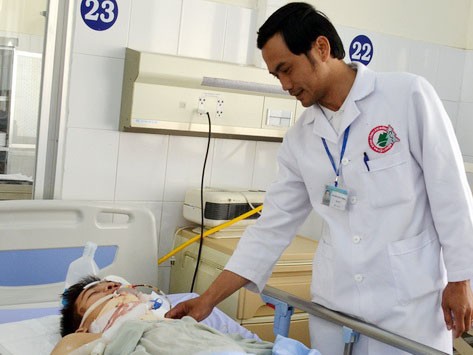 Nam sinh rơi từ tầng 4 khách sạn ở phố núi Nam sinh rơi từ tầng 4 khách sạn ở phố núi