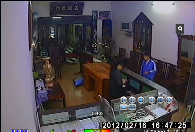 Cận cảnh hung thủ giết bà chủ tiệm vàng Ảnh chụp từ camera an ninh