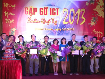 Công bố 10 doanh nghiệp ICT tiêu biểu nhất năm 2012 Công bố 10 doanh nghiệp ICT tiêu biểu nhất năm 2012