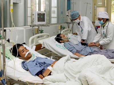 Không khí bẩn, bệnh phổi tăng 10-20 lần Ô nhiễm không khí làm tăng số bệnh nhân mắc bệnh phổi (Ảnh chụp tại Bệnh viện Phổi T.Ư) Ảnh: T.H