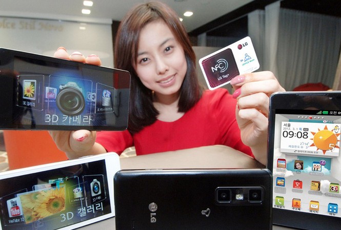 Cận cảnh 'siêu phẩm' 3D LG Optimus Cube Cận cảnh 'siêu phẩm' 3D LG Optimus Cube