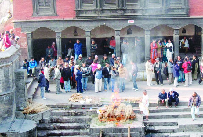 Đến Nepal, xem đốt xác ven sông Đến Nepal, xem đốt xác ven sông