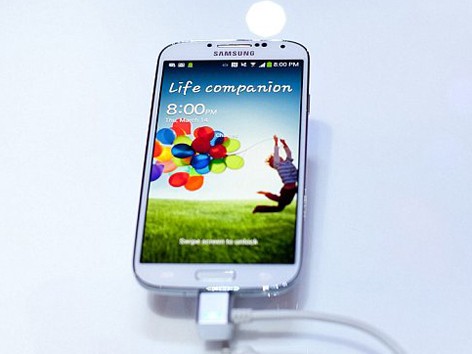Có thể điều khiển Galaxy S4 bằng mắt Có thể điều khiển Galaxy S4 bằng mắt