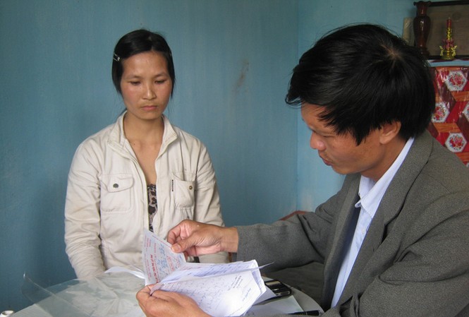 Công an xã thừa nhận 'bạt tai' dân Chị Thúy kể lại sự việc với phóng viên. Ảnh: Đ.P