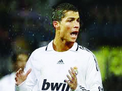 Nhận Ronaldo