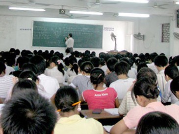 SV Cao đẳng năm cuối dồn sức “ôn thi đại học cấp tốc” SV Cao đẳng năm cuối dồn sức “ôn thi đại học cấp tốc”