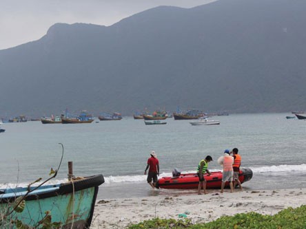 Không biết bơi ‘phượt’ biển đêm: Quá nguy hiểm Không biết bơi ‘phượt’ biển đêm: Quá nguy hiểm