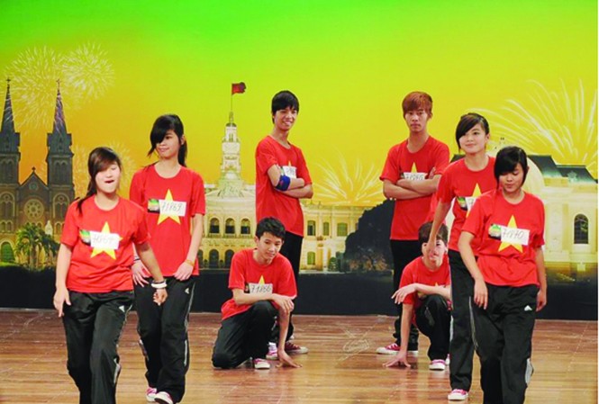 Nhóm nhảy hip-hop làm khán giả phát khóc Các vũ công Energy (Nghị lực) nhảy hip-hop mà không hề nghe thấy nhạc. Ảnh: Tony Le
