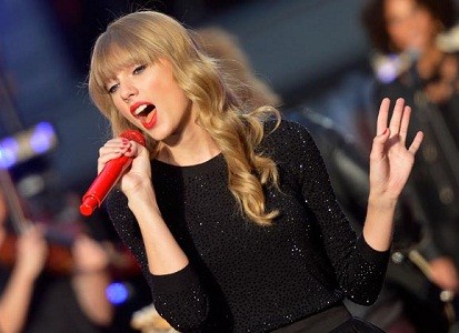 Taylor Swift có vứt thư của fan ra bãi rác? Taylor Swift có vứt thư của fan ra bãi rác?