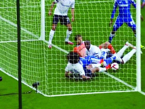 FIFA sắp quyết công nghệ xác định bàn thắng Trái bóng chưa qua vạch vôi theo góc máy truyền hình ITV
Ảnh: dailymail.com