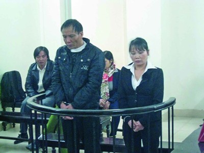 Cựu hiệu trưởng nhờ người tình ném mìn để trả thù Cựu hiệu trưởng nhờ người tình ném mìn để trả thù