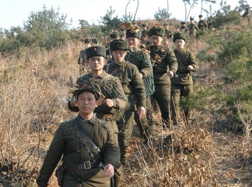 Báo Hàn Quốc: ‘nhiều lính Triều Tiên đào tẩu’ Báo Hàn Quốc: ‘nhiều lính Triều Tiên đào tẩu’