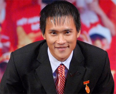 Công Vinh chính thức về với bầu Kiên Công Vinh chính thức về với bầu Kiên