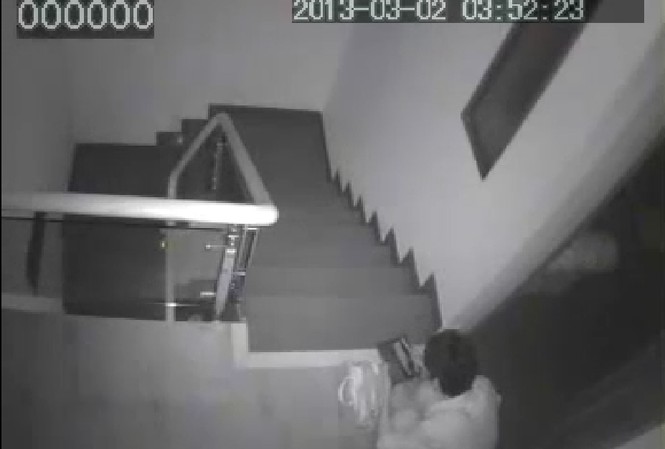 Trộm vào nhà giám đốc, ngồi... đếm tiền Trộm vào nhà giám đốc, ngồi... đếm tiền