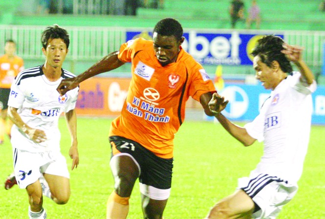 Sài Gòn FC bám sát Hà Nội T&T Sài Gòn FC bám sát Hà Nội T&T