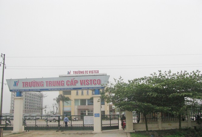 Thầy giáo nhập viện vì uống nhầm axit Thầy giáo nhập viện vì uống nhầm axit
