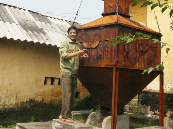 Lò xử lý rác y tế của lão nông đa tài Lò xử lý rác y tế của lão nông đa tài