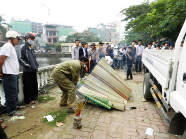 Phát hiện xác một nam thanh niên nổi trên hồ Thủy Tạ Xác nạn nhân xấu số bị chết tại hiện trường