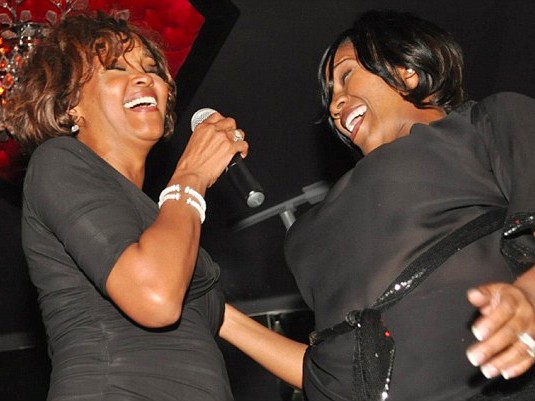Xem màn trình diễn cuối cùng của Whitney Houston Xem màn trình diễn cuối cùng của Whitney Houston