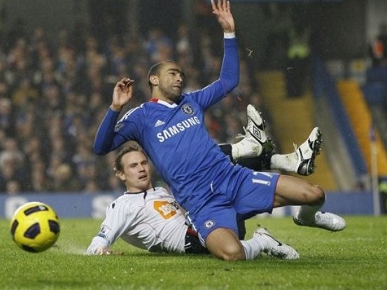 Chelsea thắng nhọc, Arsenal bị cầm hòa Chelsea thắng nhọc, Arsenal bị cầm hòa