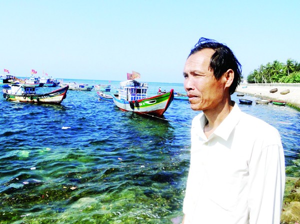 Trắng tay ngày về Ngư dân Lê Vinh trắng tay vì con tàu của ông vẫn bị Trung Quốc giữ lại Ảnh: Hải Anh