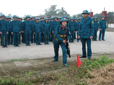 Dân quân rèn kỹ năng chiến đấu Dân quân rèn kỹ năng chiến đấu