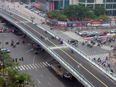Chỉ xe máy, ô tô con được lưu thông trên cầu vượt lắp ghép Chỉ xe máy, ô tô con được lưu thông trên cầu vượt lắp ghép