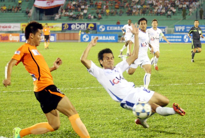 Sài Gòn FC thắng lớn, HAGL ngã ngựa Sài Gòn FC (đỏ) thắng Hải Phòng. Ảnh: Tường Vũ