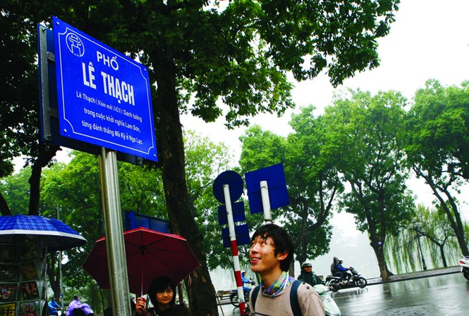Tên phố có chú giải ở Hà Nội: Lẽ ra phải làm từ lâu Phố Lê Thạch Ảnh: Hồng Vĩnh