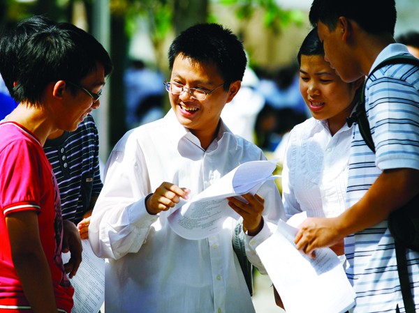 Kỳ thi tuyển sinh bế tắc: Ai vô trách nhiệm? Các nhà tuyển sinh năm nay đã chỉ tính hệ số chuyển đổi một cách cơ học. Ảnh: H.Vĩnh